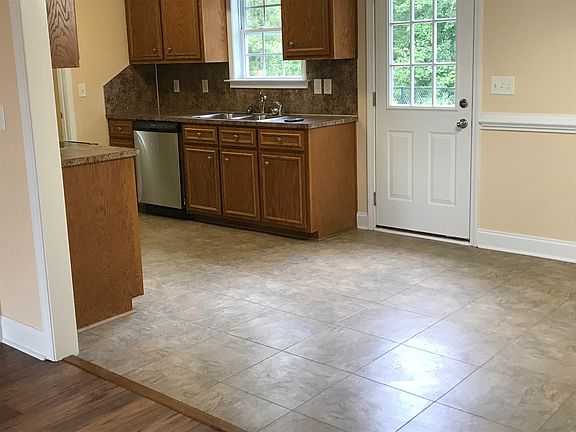 3rd image of 6 Shadowridge Ln