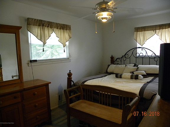 3rd image of 1071 Overlook Dr