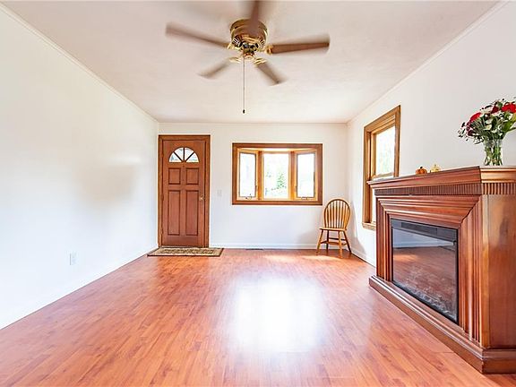 4th image of 10 Elmhurst St