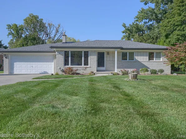 38685 Riverside Dr, Clinton Township, MI 48036