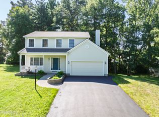 1912 Village Rd, Niskayuna, NY 12309