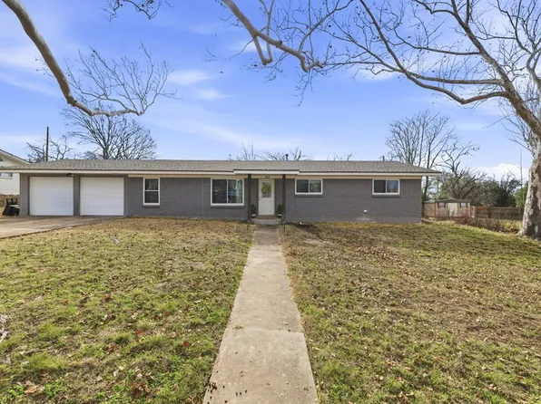 703 Tomahawk Trl, Kerrville, TX 78028
