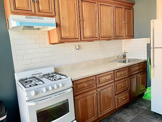 Rented by A P Realty Group NY LTD | media 21