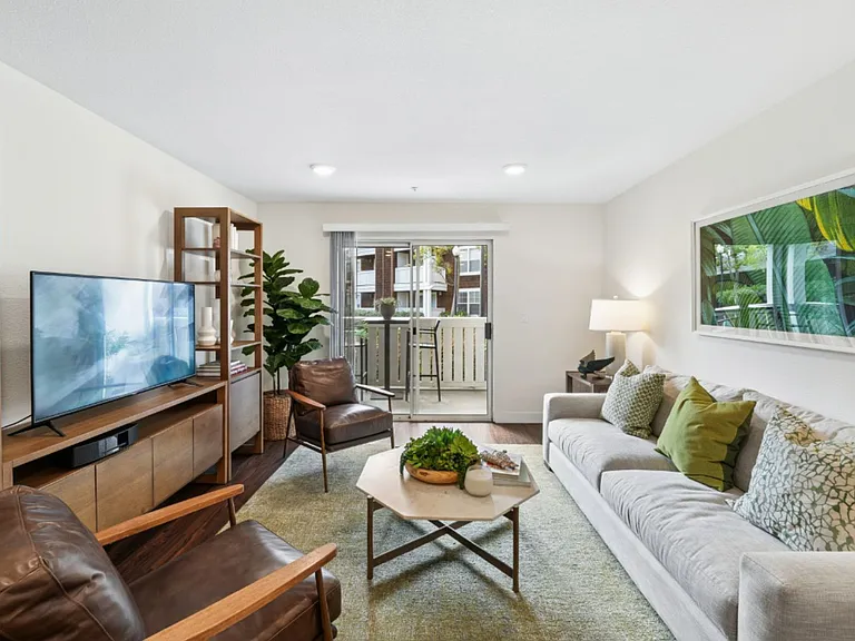 Pescadero Apartments — Photo 22