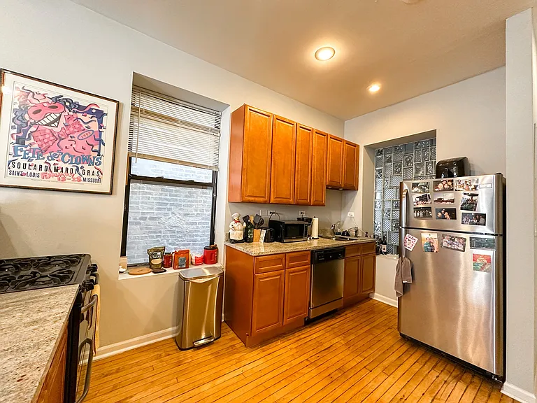 2126 N Damen Ave — Photo 3