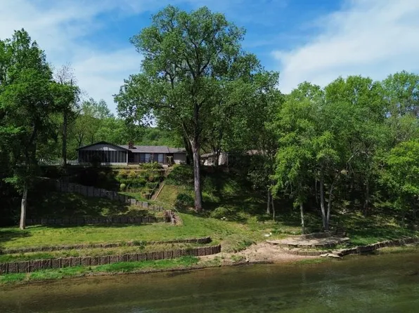 990 Riverview Dr, Norfork, AR 72658