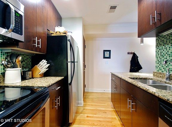 5th image of 519 W Melrose St APT 411
