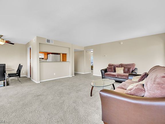 4th image of 778 Oakmont Ave Unit 306