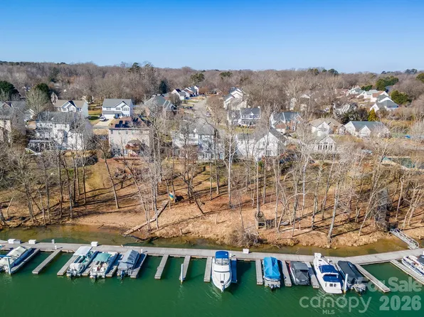 152 Lighthouse Rd, Mount Holly, NC 28120