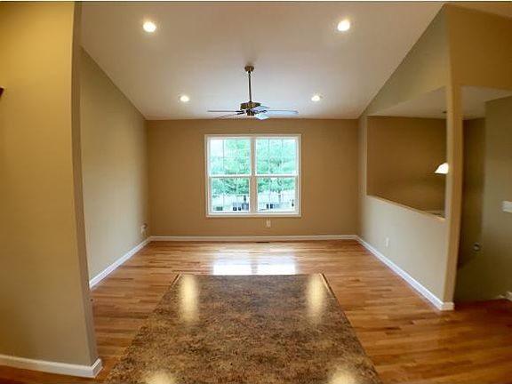 4th image of 825 Terry Dr