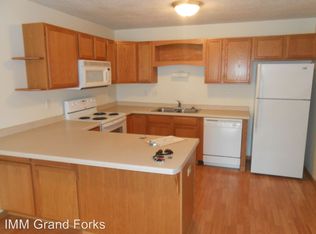 2010 Library Cir APT 6, Grand Forks, ND 58201