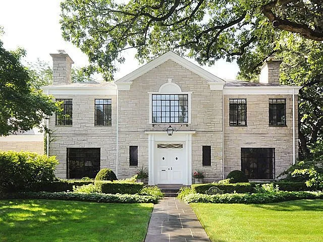 140 Dempster St photo 1