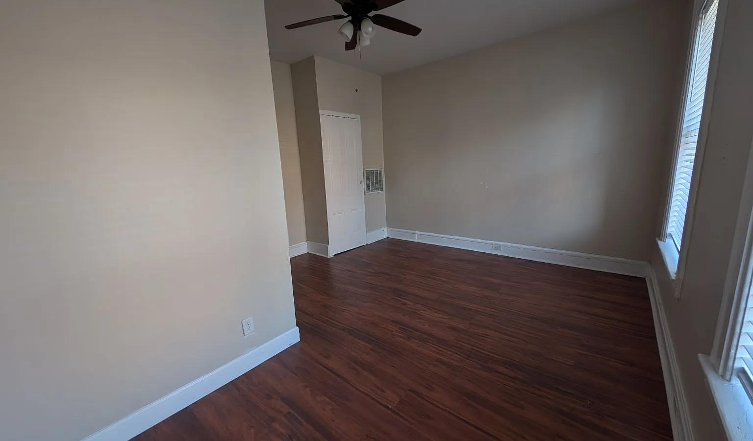 Studio, 700 sqft, $850 — Photo 3