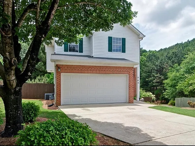 542 Parkstone Ln — Photo 2