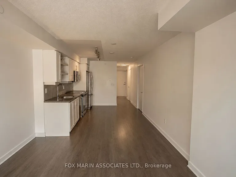 525 Adelaide St W #614 — Photo 4