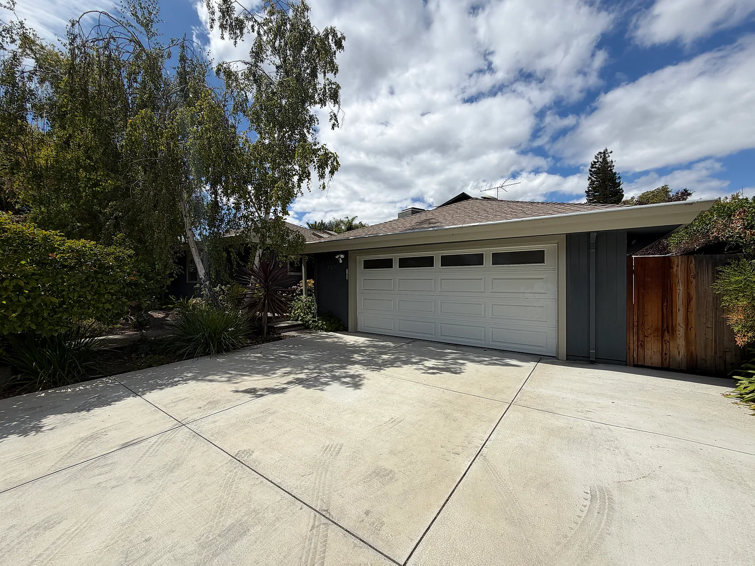 3 bed, 3.5 bath, 2468 sqft, $12,000 — Photo 4