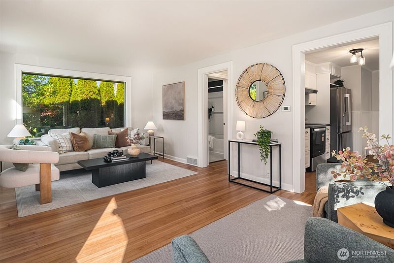 5th image of 6522 36th Avenue SW