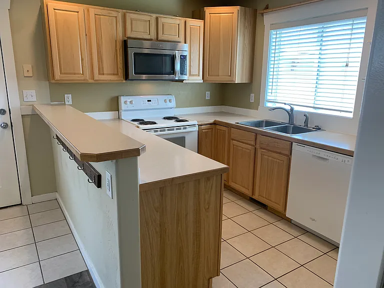 1826 Bluestone Dr — Photo 16