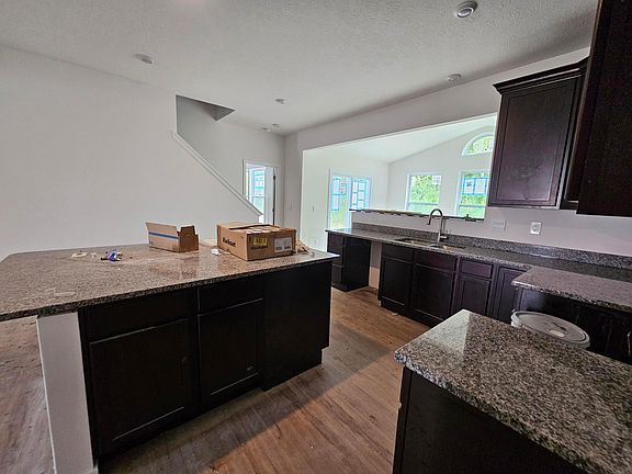 4th image of 2831 Horsham Dr