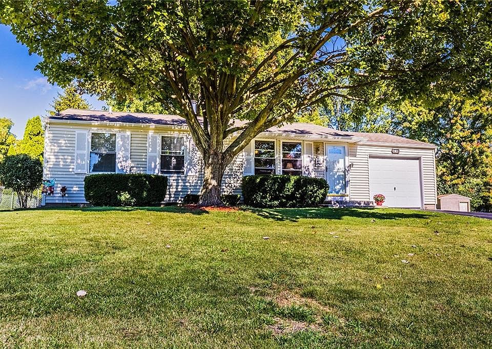 1st image of 46 Coachlight Cir