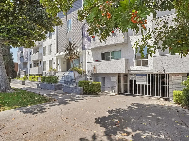 245 South Serrano Ave — Photo 9