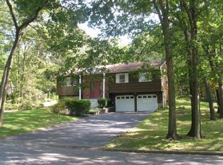 315 Old Indianhead Rd, Kings Park, NY 11754