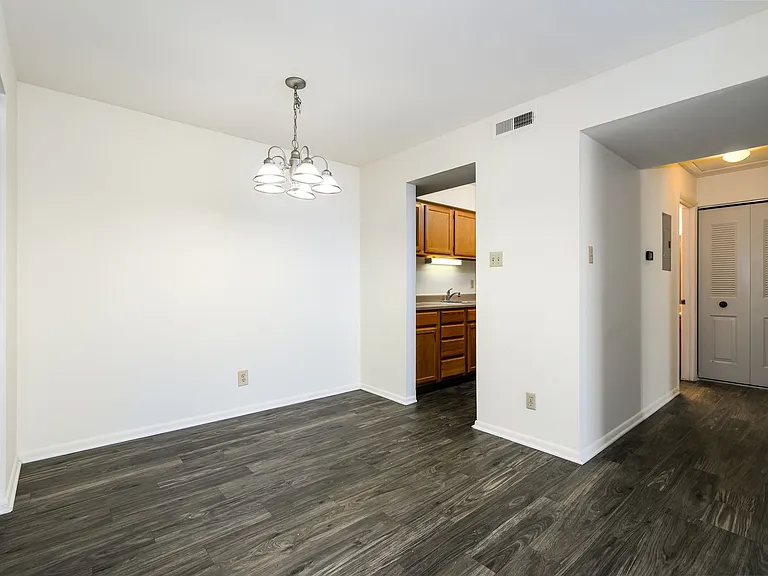 Oak Forest Apartments — Photo 58
