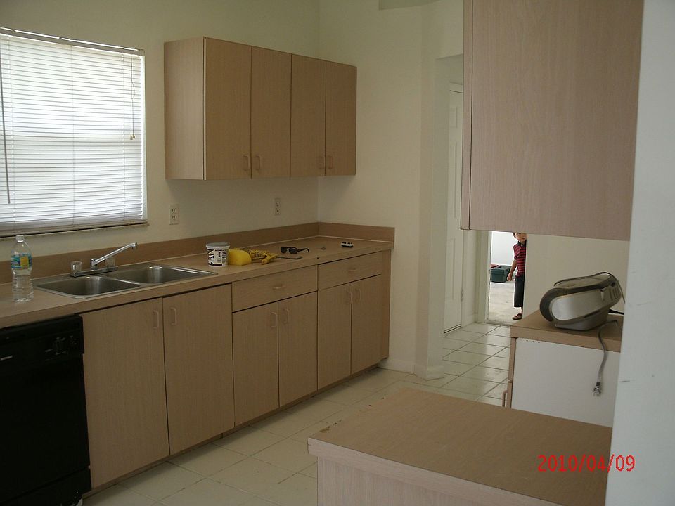2nd image of 4392 Weymouth St