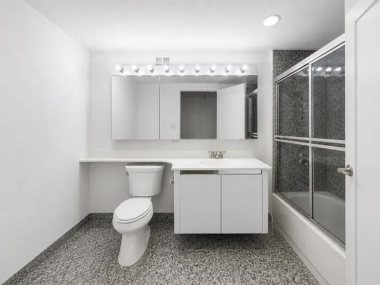 213 E 37th St #1F — Photo 13
