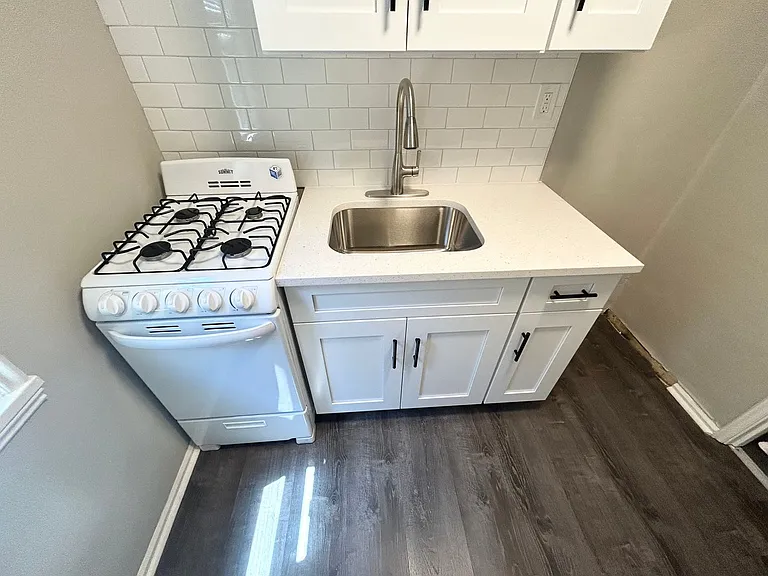 Charming 1, 2, and 3-Bedroom Townhomes in a Quiet Pittsburgh Neighborhood — Photo 43