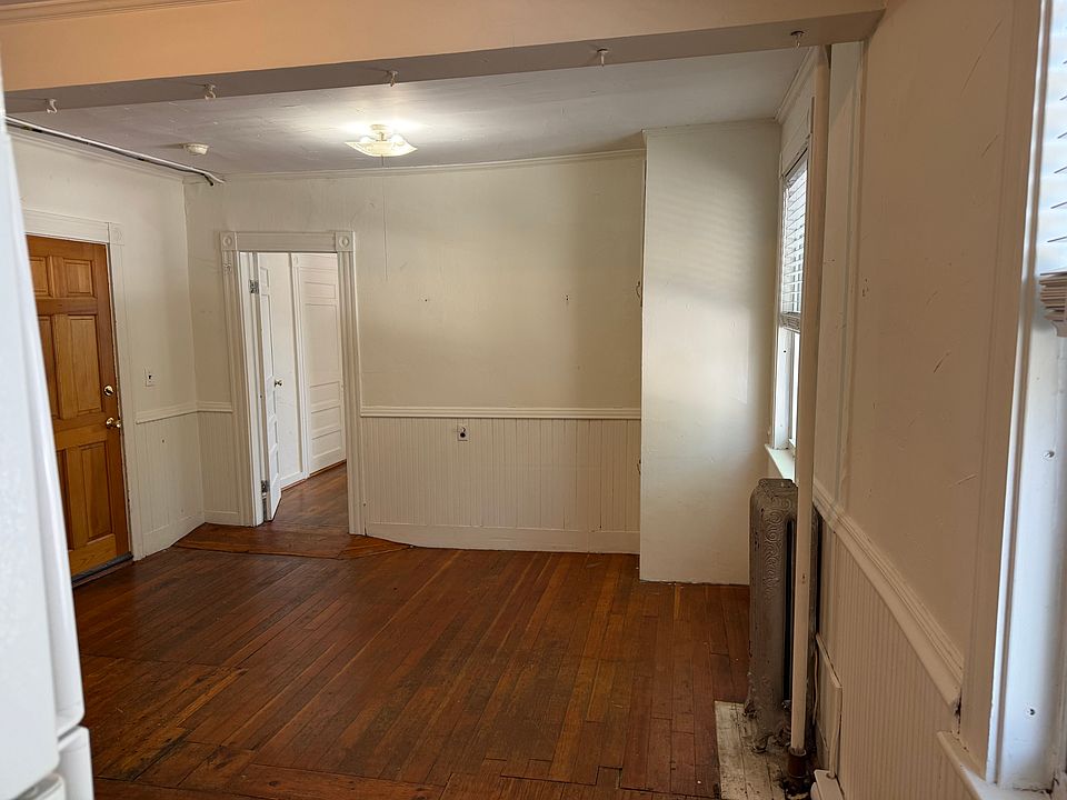 2nd image of 60 Wallingford Sq #103