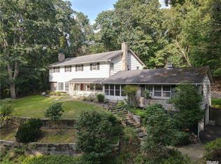 64 Harbor Rd, Saint James, NY 11780