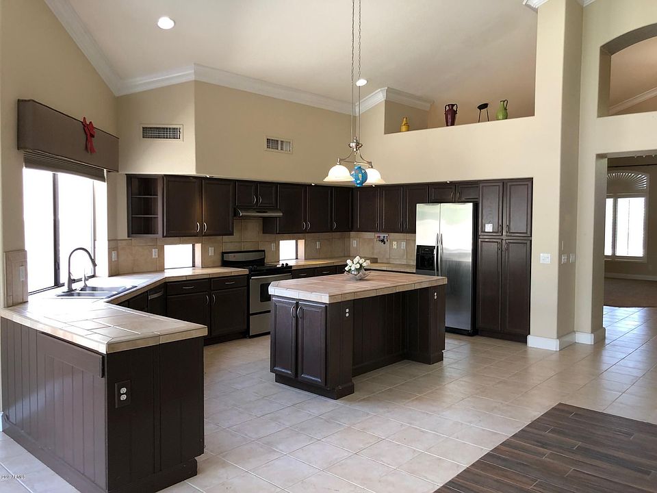 1st image of 722 W Honeysuckle Dr