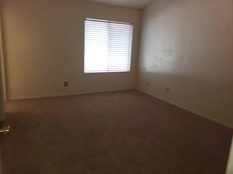 1536 S River Dr — Photo 2