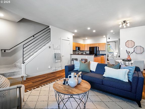 5th image of 3129 N Willamette Blvd APT 207