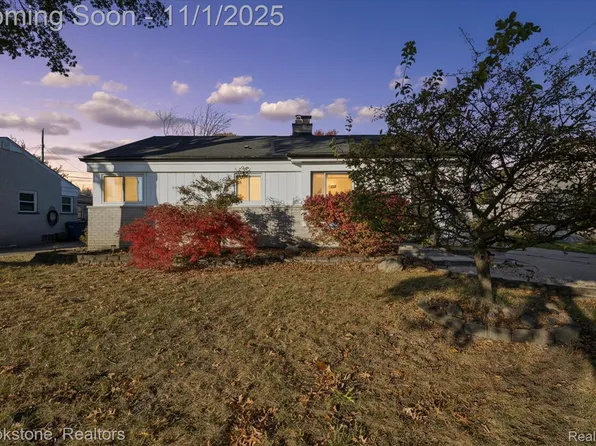 31401 Lyons Cir E, Warren, MI 48092
