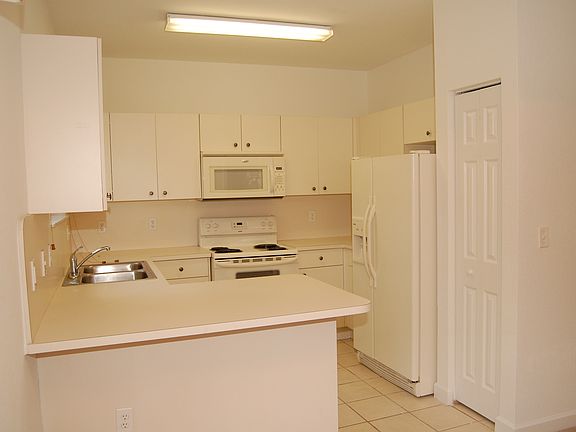 5th image of 375 NE 26th Ave Unit 201