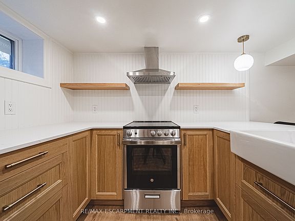 3rd image of 113 Erin Ave