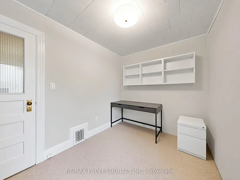 368 Howland Ave — Photo 28