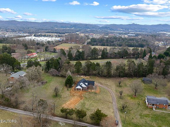 2nd image of 115 Nelson Ln
