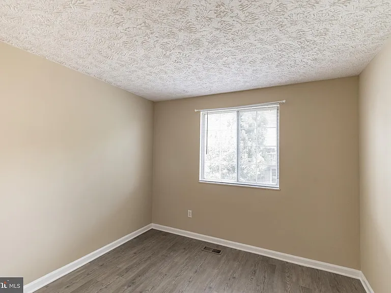6302 Betsy Ross Ct — Photo 23