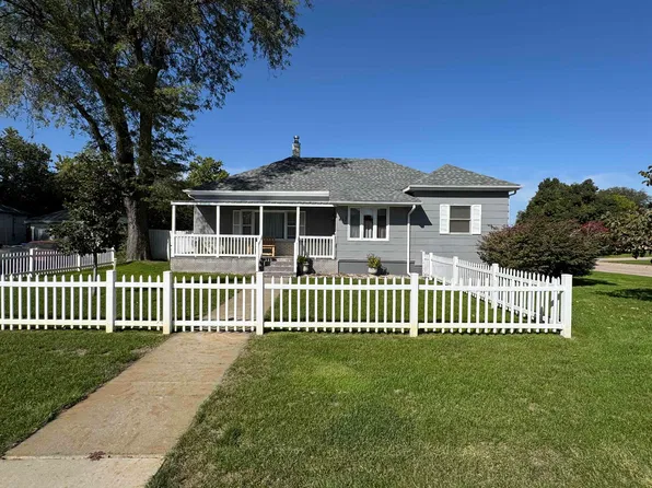 417 11th Ave, Holdrege, NE 68949