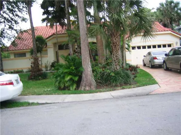 4887 NW 67th Ave, Lauderhill, FL 33319