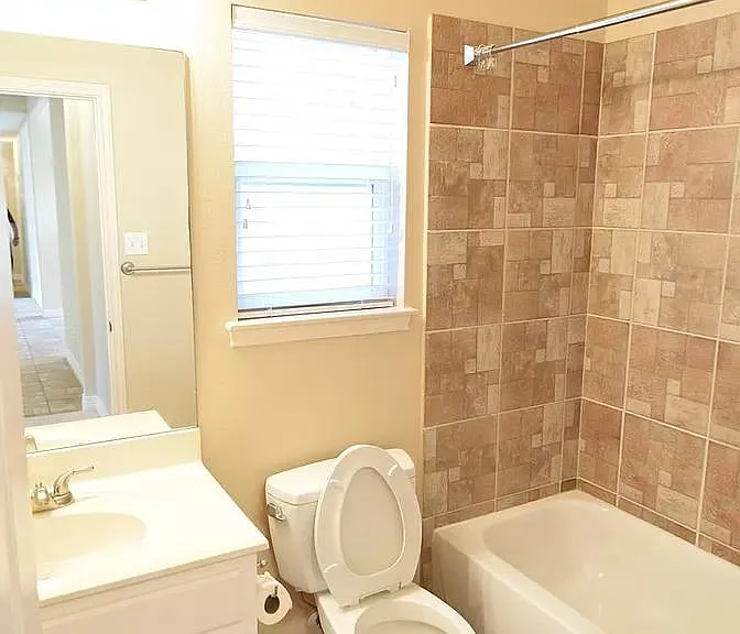 4 Hollywood Ct — Photo 17