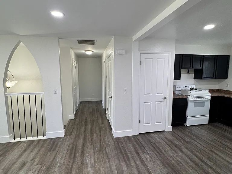 645 N 100 W #C — Photo 11