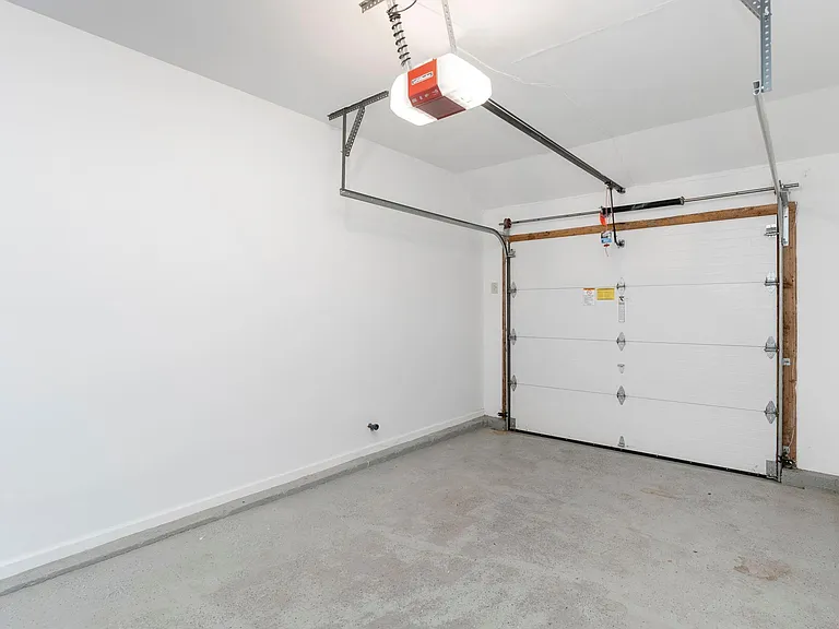 1 Car Garage