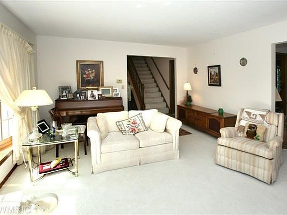 4th image of 41 Hickory Ln