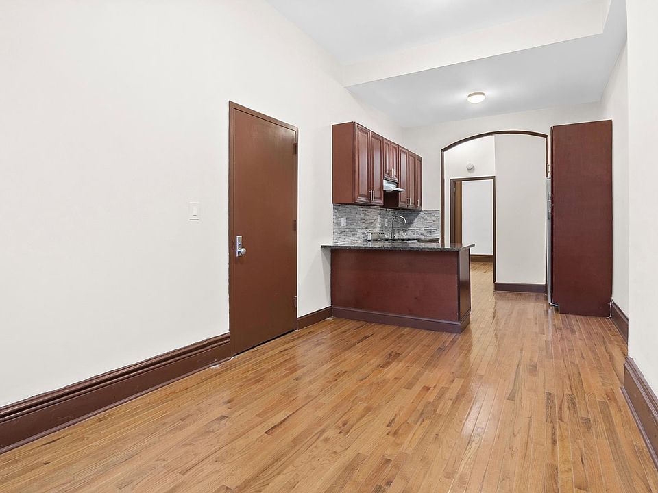 2nd image of 276 Putnam Ave #2