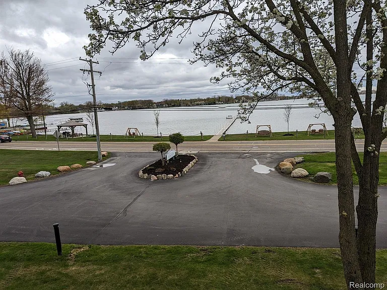 1127 S Lake Dr #208 — Photo 5