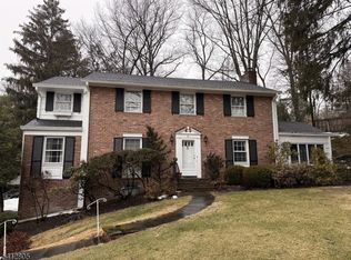 61 Western Dr, Millburn Twp., NJ 07078